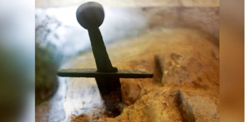 Ескалібур існує. Знаменитий меч у камені з італійського храму виявився справжнім