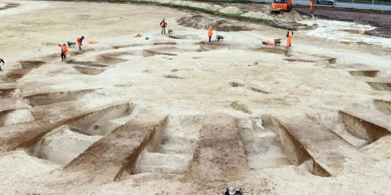Що б це означало? Археологи знайшли кладовище бронзового століття біля Стоунхенджа